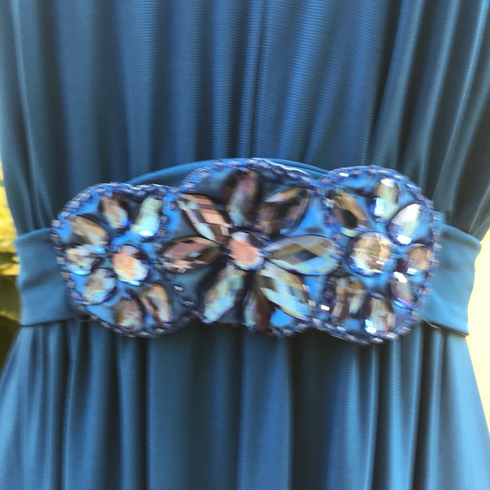 TIANA MAXI DRESS - Picture 4 of 9